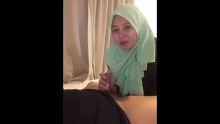 муж снимает на камеру секс с крупной арабкой с большой задницей в хиджабе